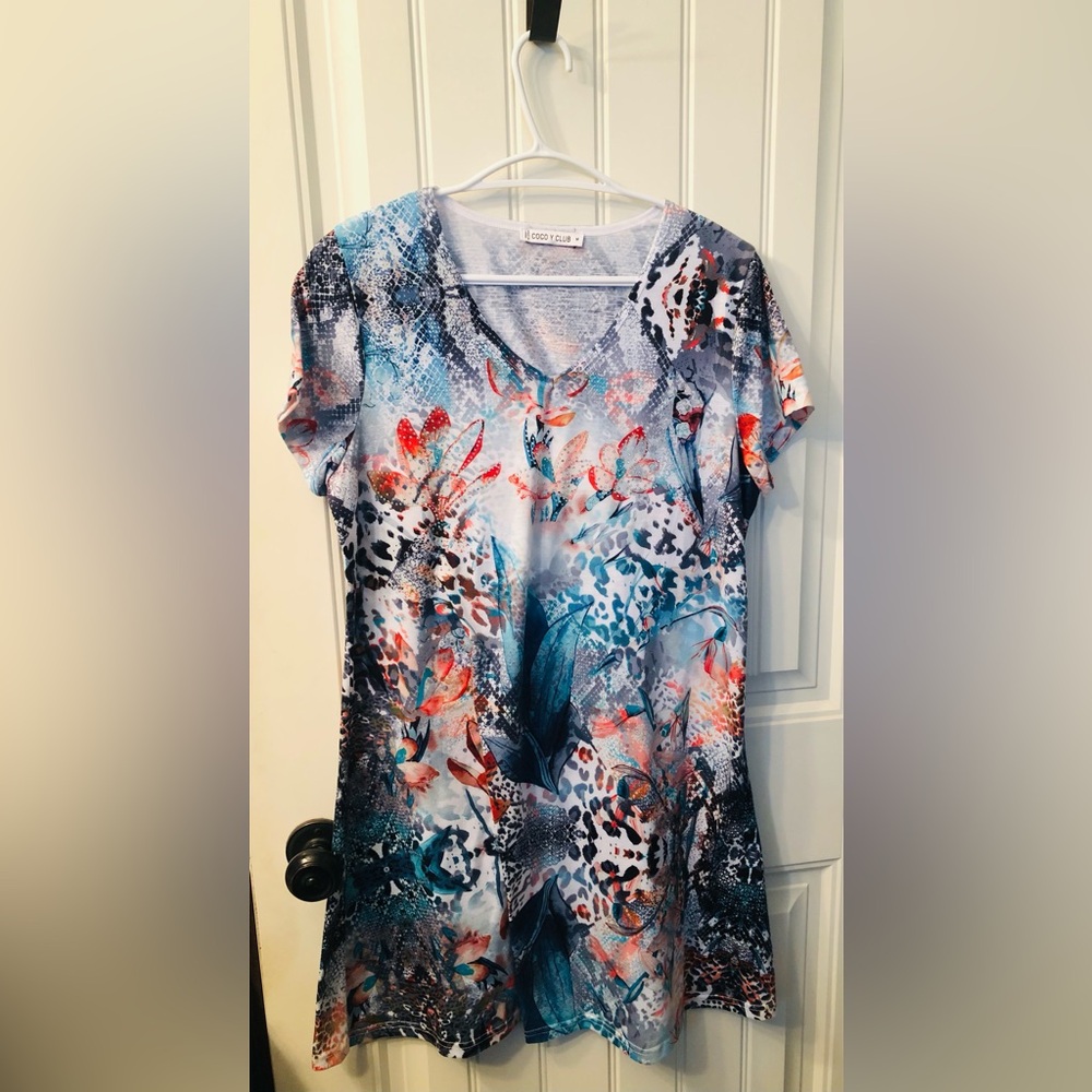 Cozy Chic V-Neck Short Sleeve Tee Dress in Blue and Coral
